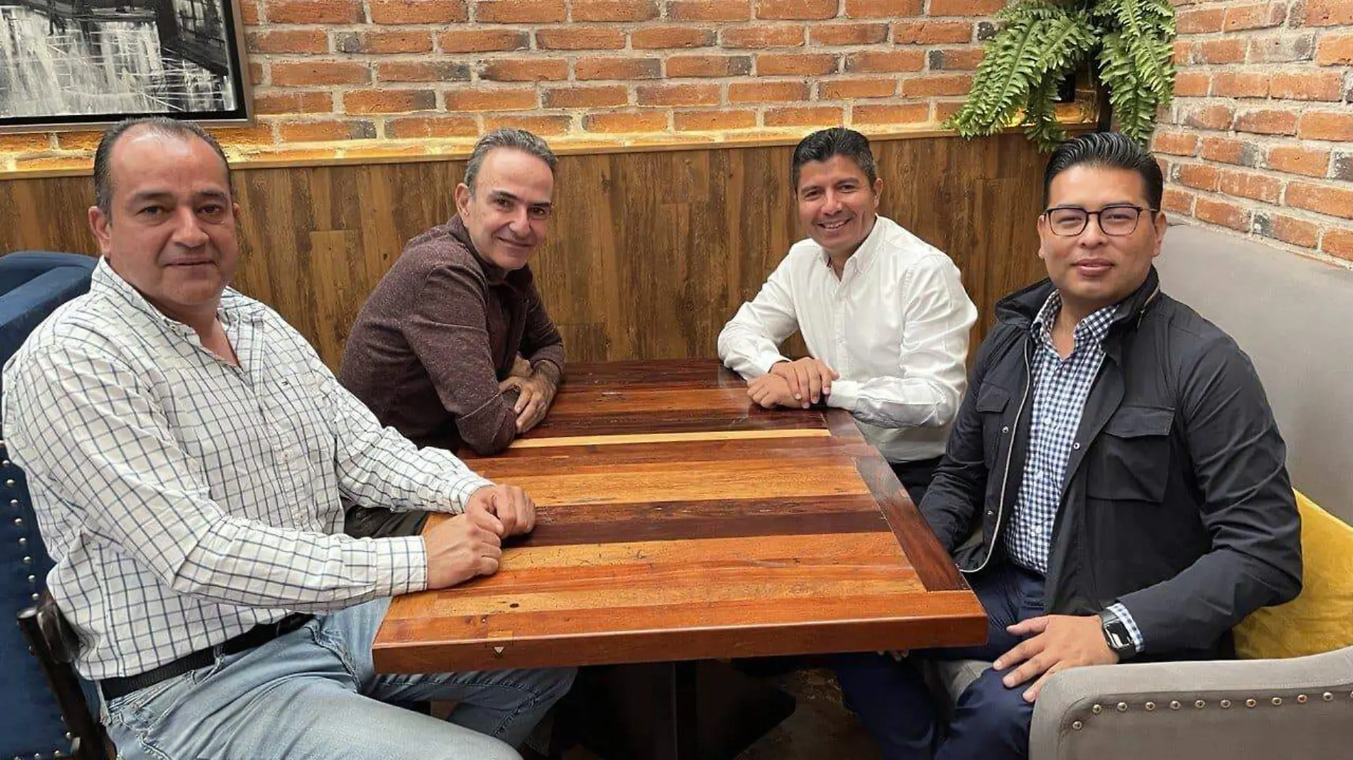 REUNION Eduardo Rivera Estefan Chidiac y Nestor Camarillo